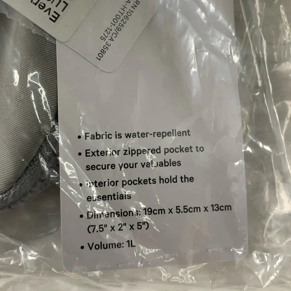 Lululemon Everywhere belt bag 1L, Silver Drop/ White -Discontinued - Picture 15 of 16